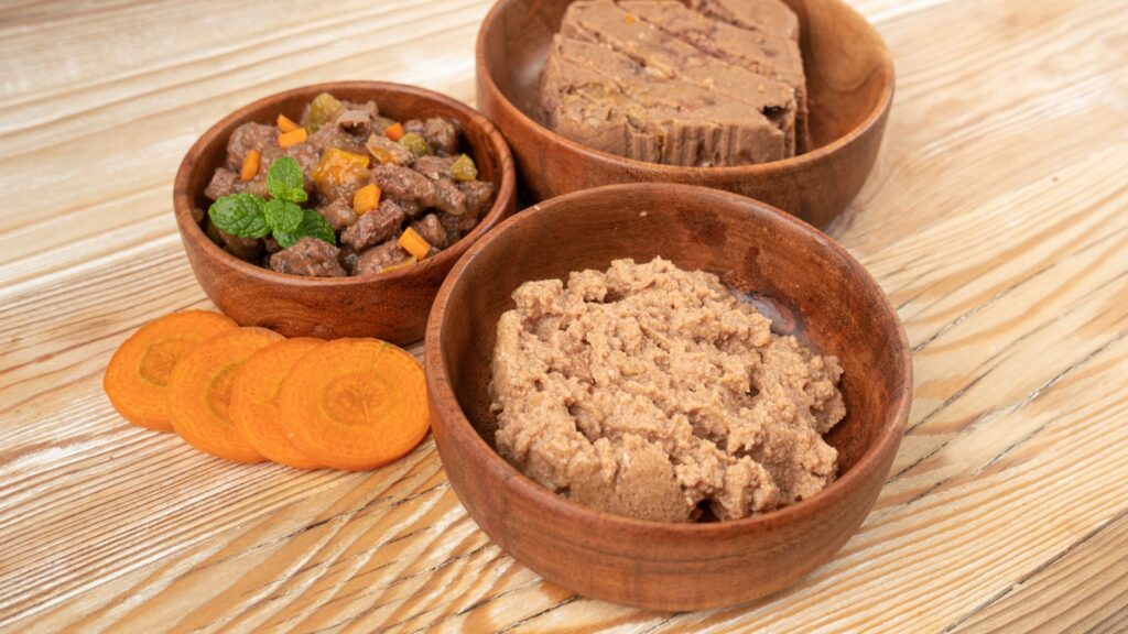 kelebihan dan kekurangan wet food (makanan basah) untuk anjing